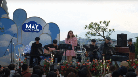 Mây trời nhẹ bay bay, ơ Hoàng Duyên nhìn hay hay... - Chàng trai sơ mi hồng - live tại Mây Dalat